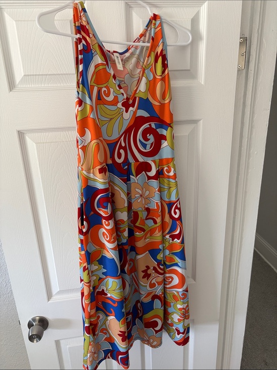 24Seven Dresses & Skirts - 24seven Orange Floral V-Neck Dress with Pockets!